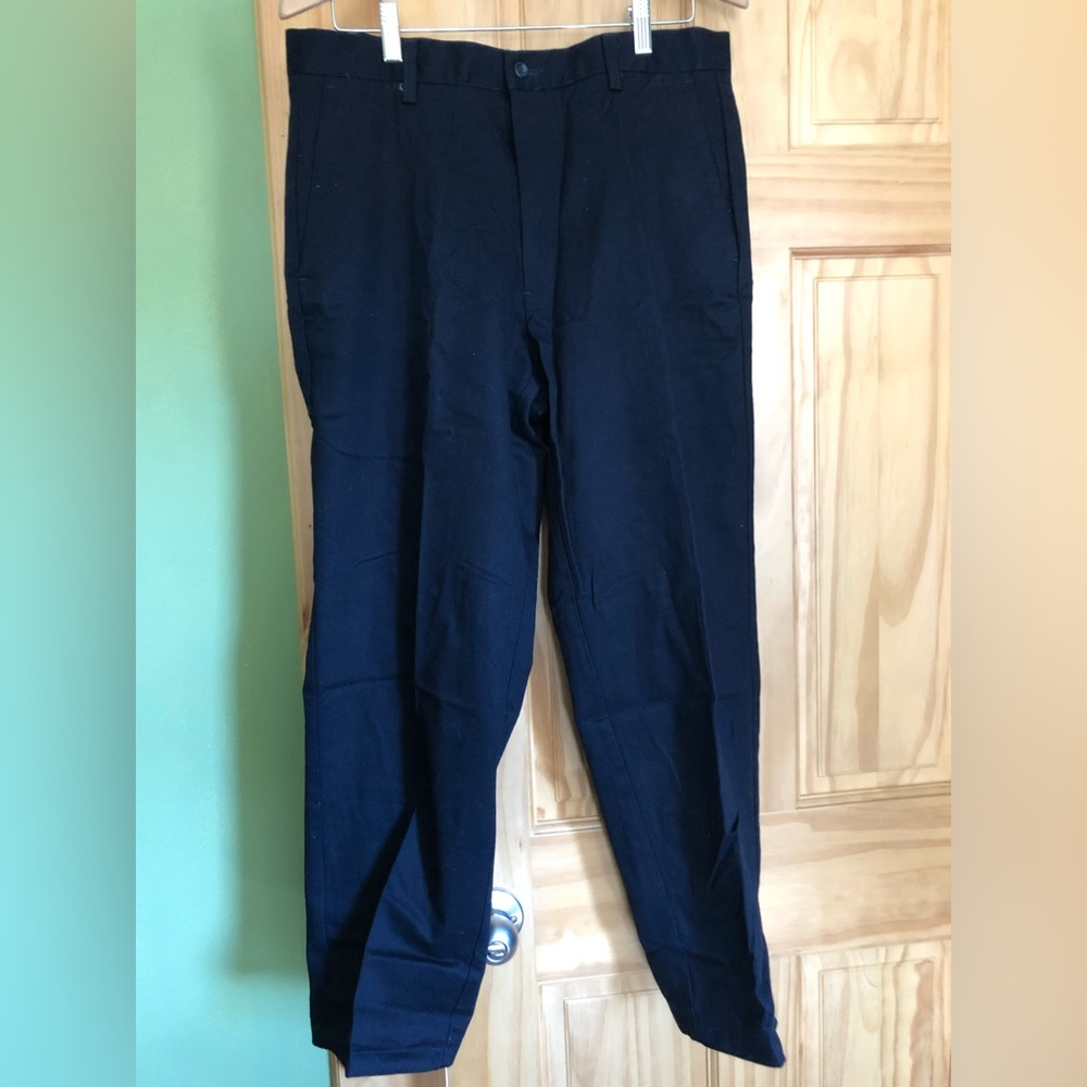 Dockers Flat Front Classic Fit 34W x 29L Navy Blue